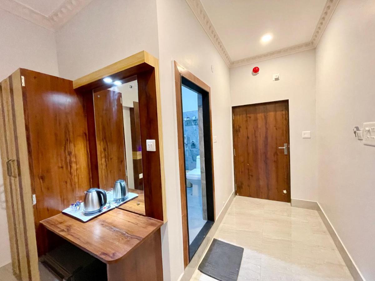 Hotel A One ! Puri, Breakfast Included- Swimming-Pool, Near Sea-Beach-And-Temple, Fully-Air-Conditioned-Hotel With-Lift-And-Parking-Facility - 1 المظهر الخارجي الصورة