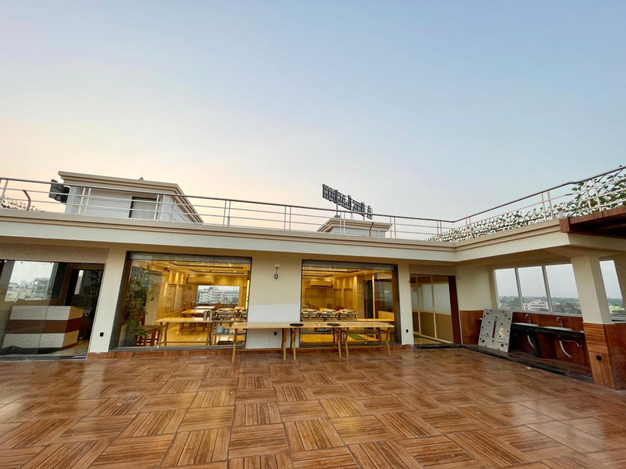 Hotel A One ! Puri, Breakfast Included- Swimming-Pool, Near Sea-Beach-And-Temple, Fully-Air-Conditioned-Hotel With-Lift-And-Parking-Facility - 1 المظهر الخارجي الصورة