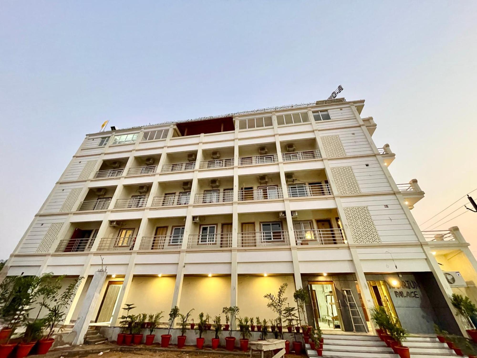 Hotel A One ! Puri, Breakfast Included- Swimming-Pool, Near Sea-Beach-And-Temple, Fully-Air-Conditioned-Hotel With-Lift-And-Parking-Facility - 1 المظهر الخارجي الصورة