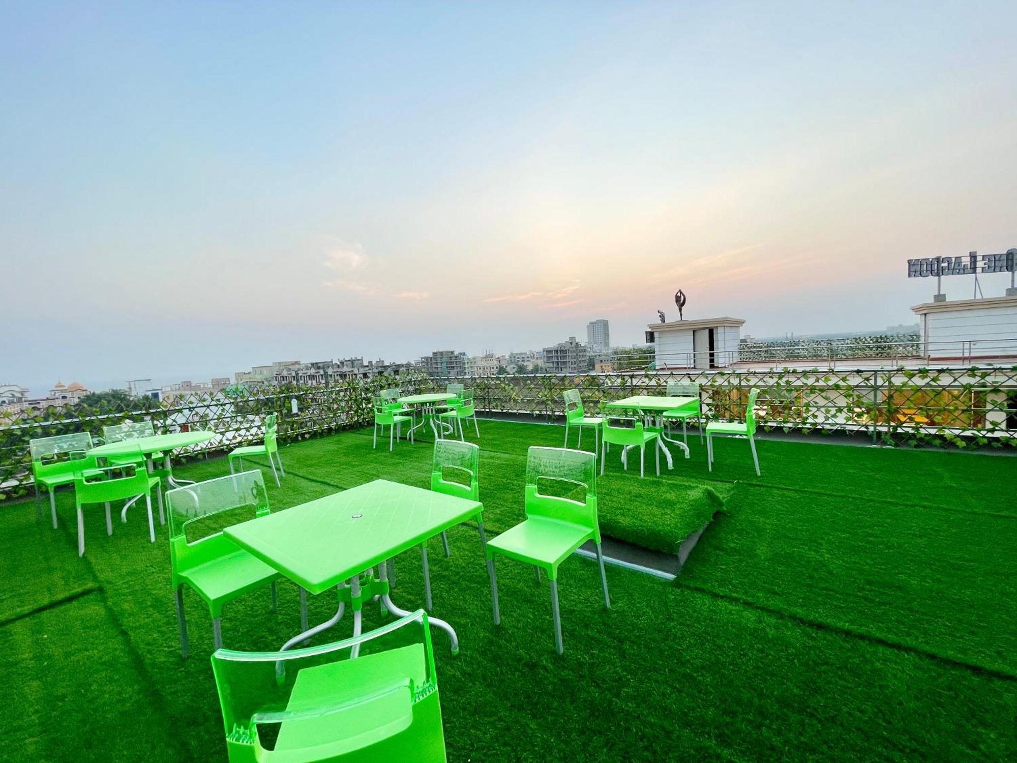 Hotel A One ! Puri, Breakfast Included- Swimming-Pool, Near Sea-Beach-And-Temple, Fully-Air-Conditioned-Hotel With-Lift-And-Parking-Facility - 1 المظهر الخارجي الصورة