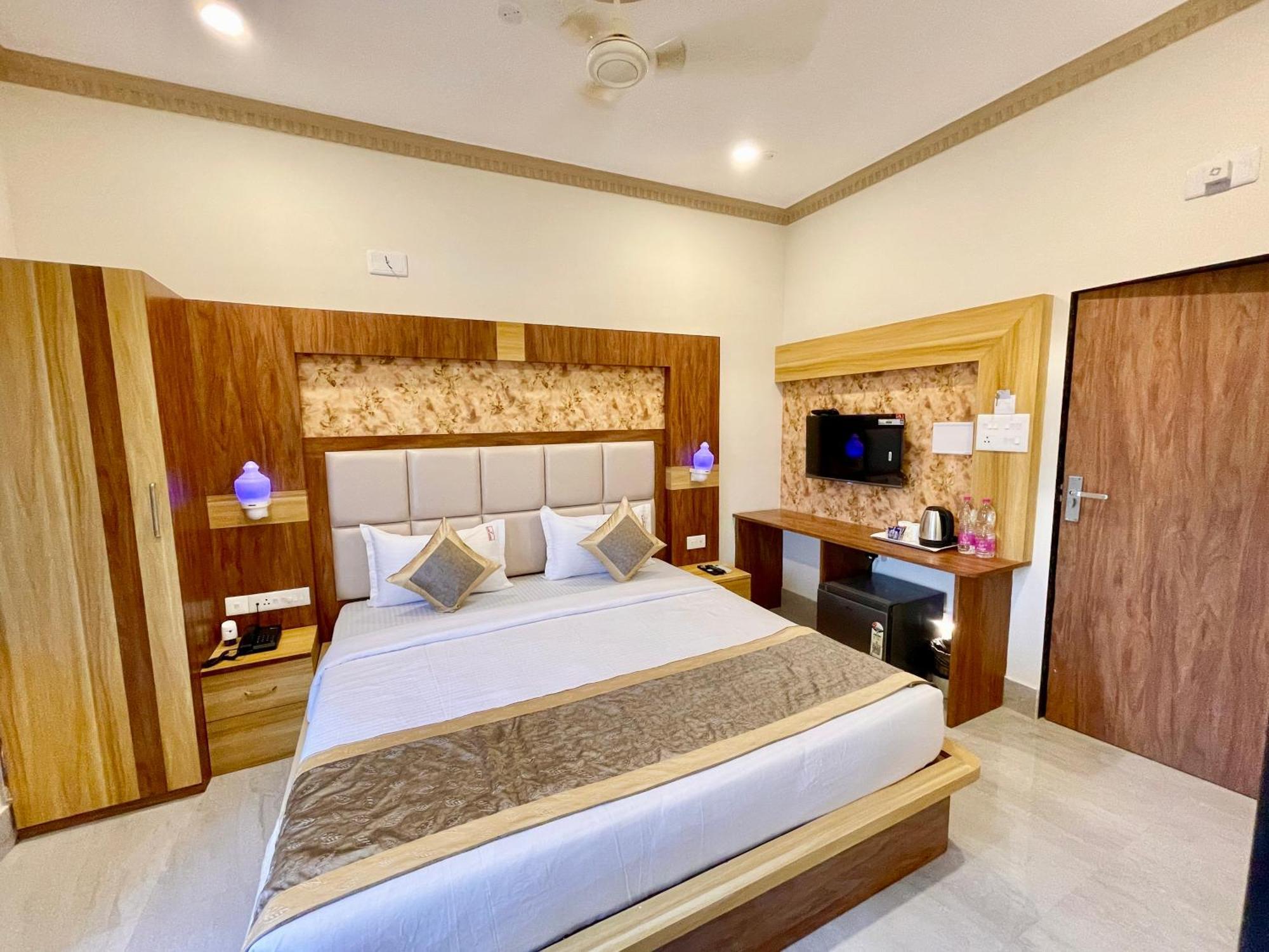 Hotel A One ! Puri, Breakfast Included- Swimming-Pool, Near Sea-Beach-And-Temple, Fully-Air-Conditioned-Hotel With-Lift-And-Parking-Facility - 1 المظهر الخارجي الصورة
