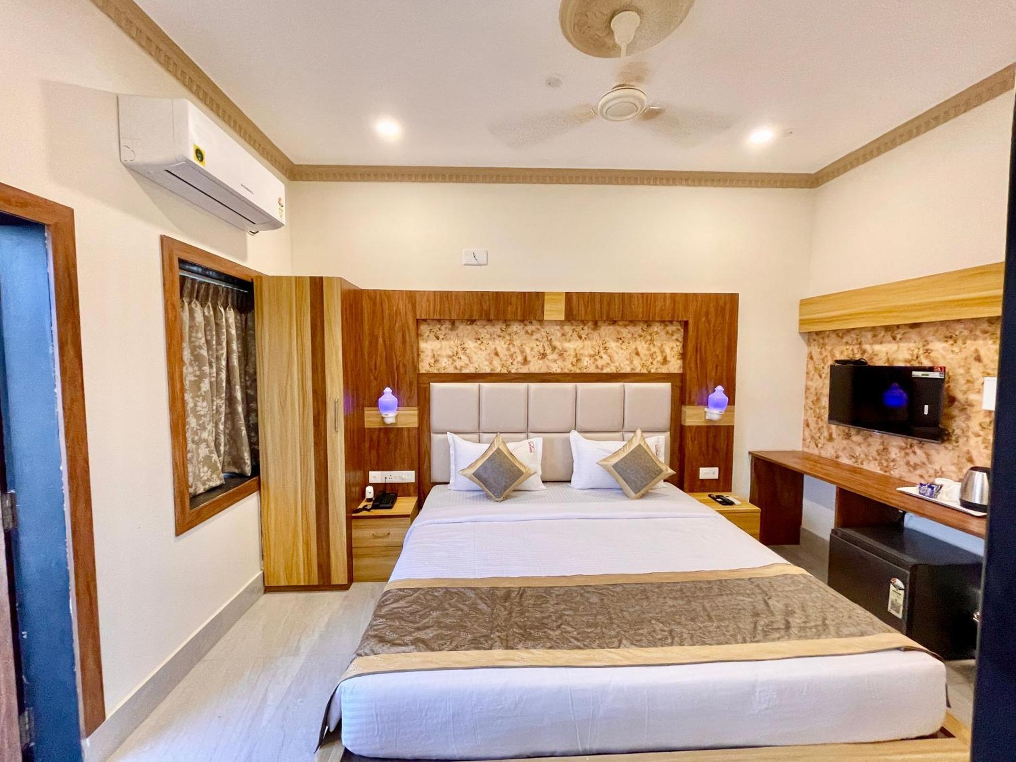Hotel A One ! Puri, Breakfast Included- Swimming-Pool, Near Sea-Beach-And-Temple, Fully-Air-Conditioned-Hotel With-Lift-And-Parking-Facility - 1 المظهر الخارجي الصورة
