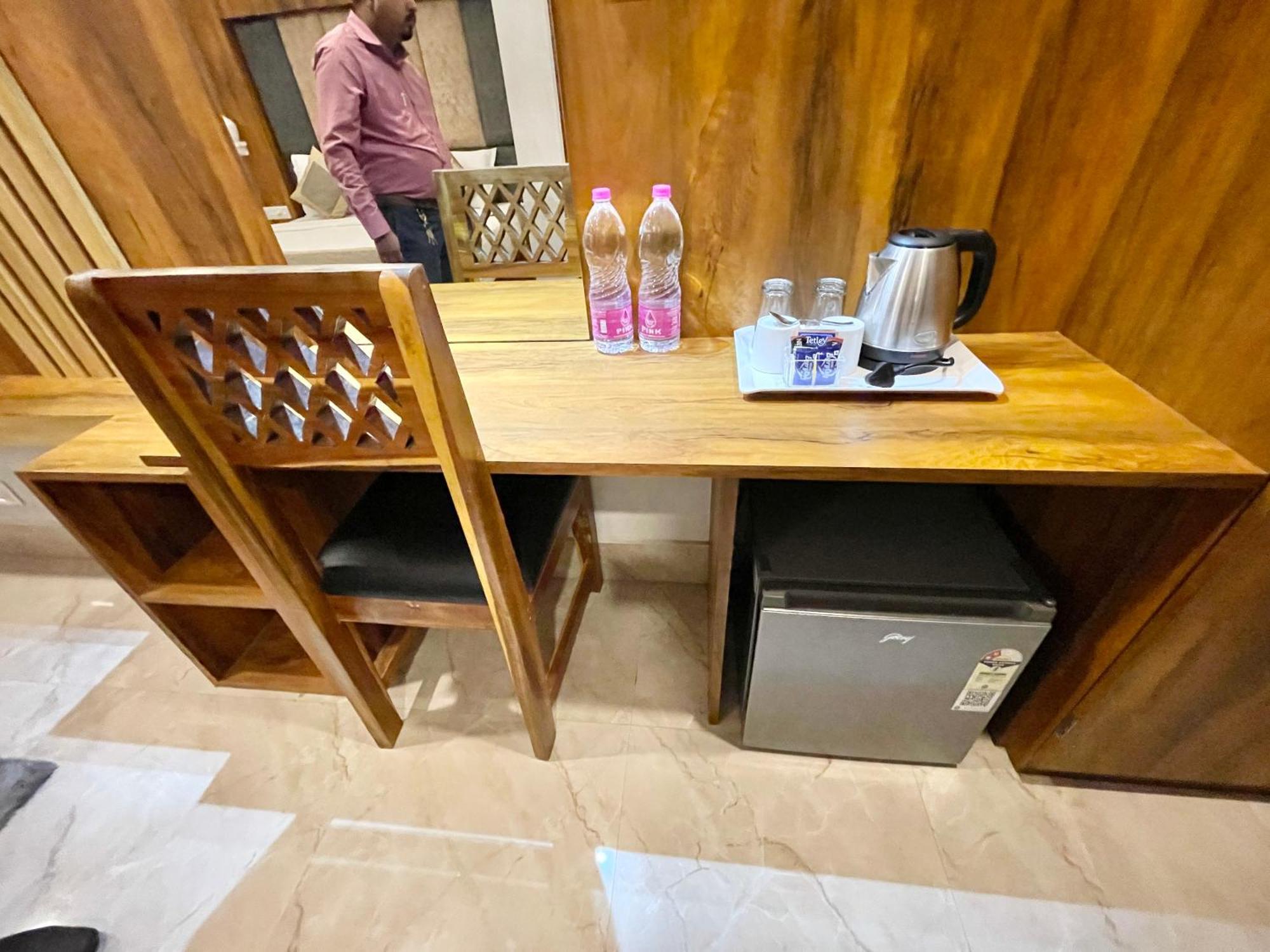 Hotel A One ! Puri, Breakfast Included- Swimming-Pool, Near Sea-Beach-And-Temple, Fully-Air-Conditioned-Hotel With-Lift-And-Parking-Facility - 1 المظهر الخارجي الصورة