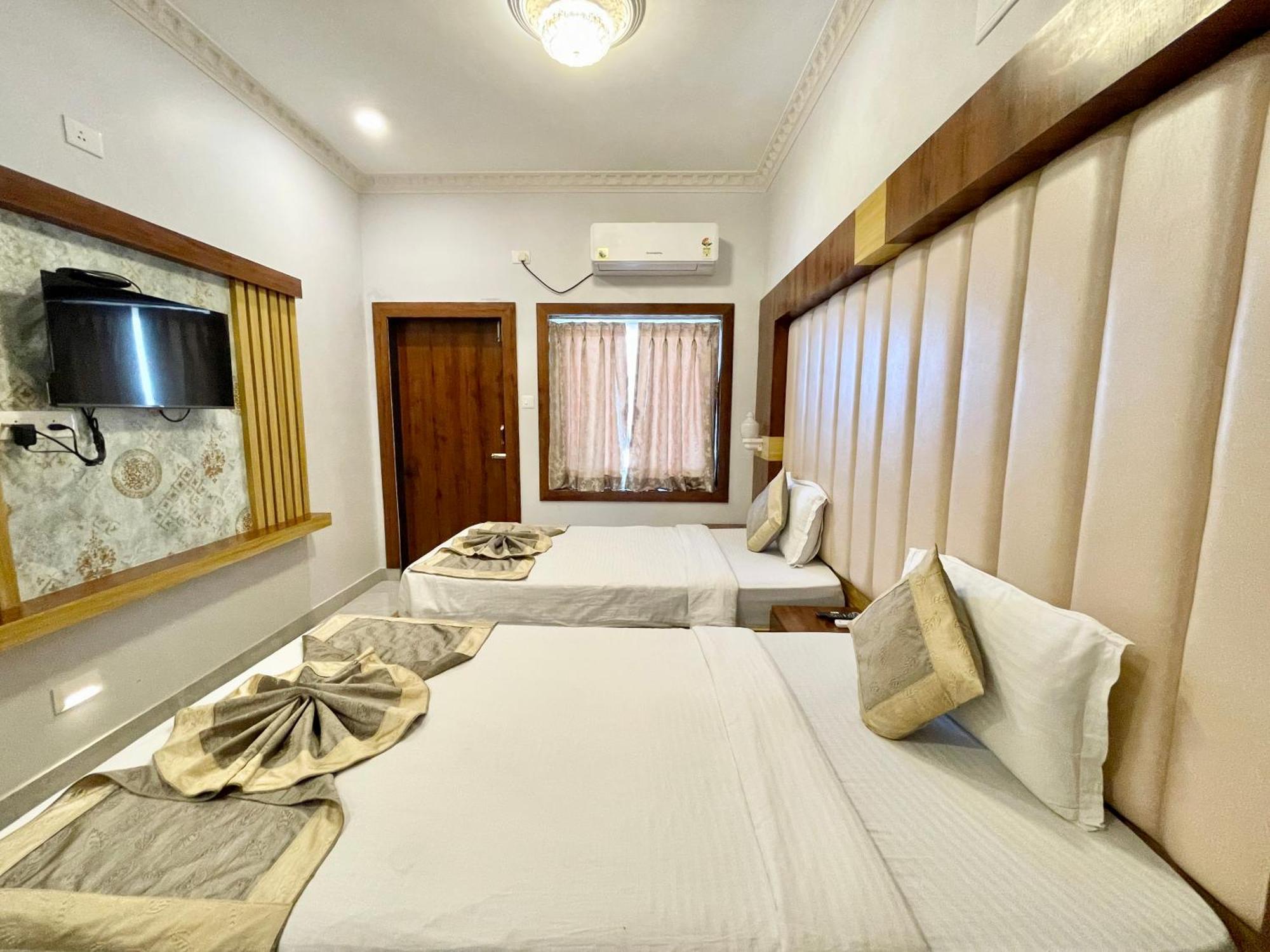 Hotel A One ! Puri, Breakfast Included- Swimming-Pool, Near Sea-Beach-And-Temple, Fully-Air-Conditioned-Hotel With-Lift-And-Parking-Facility - 1 المظهر الخارجي الصورة