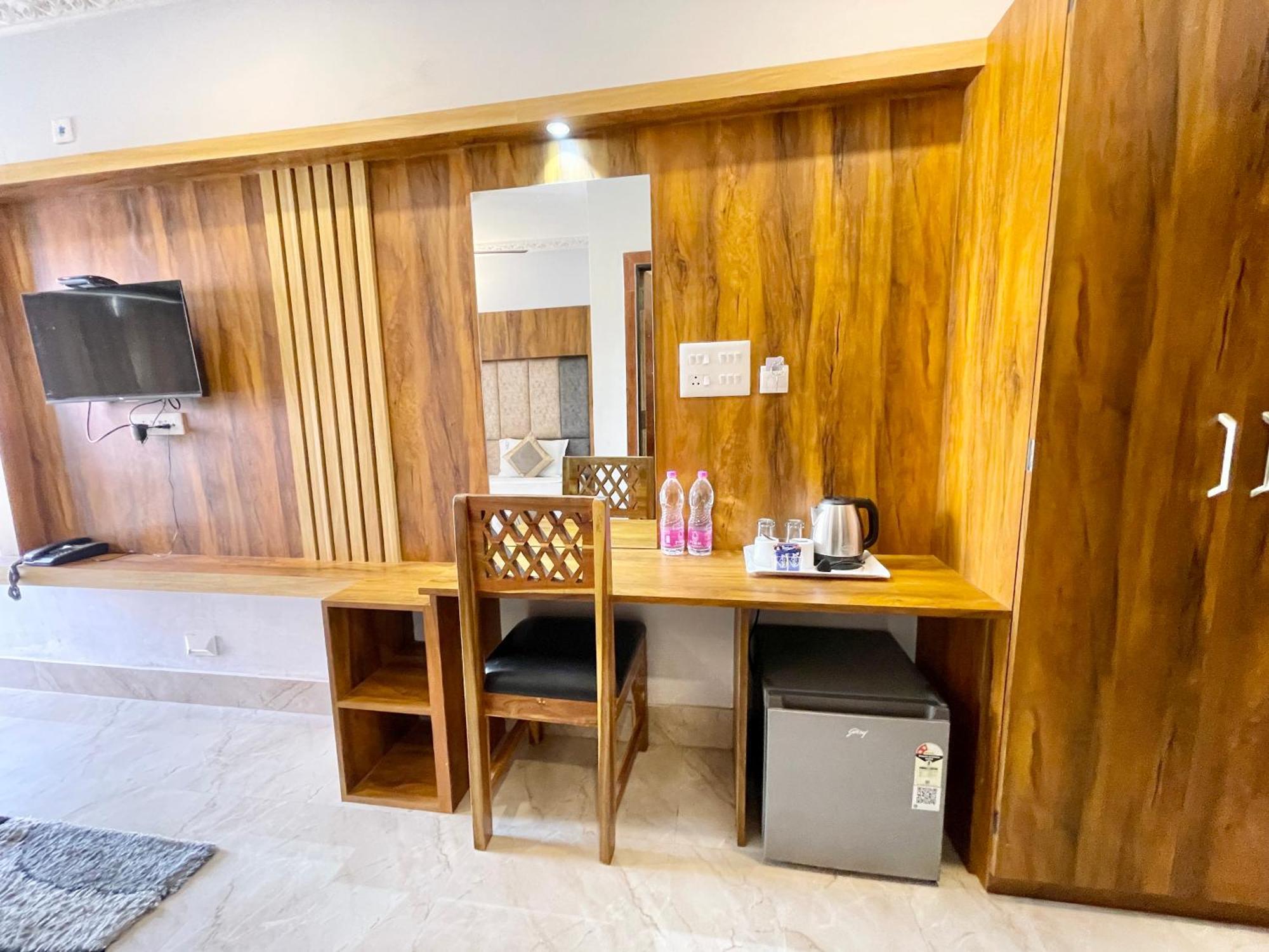 Hotel A One ! Puri, Breakfast Included- Swimming-Pool, Near Sea-Beach-And-Temple, Fully-Air-Conditioned-Hotel With-Lift-And-Parking-Facility - 1 المظهر الخارجي الصورة